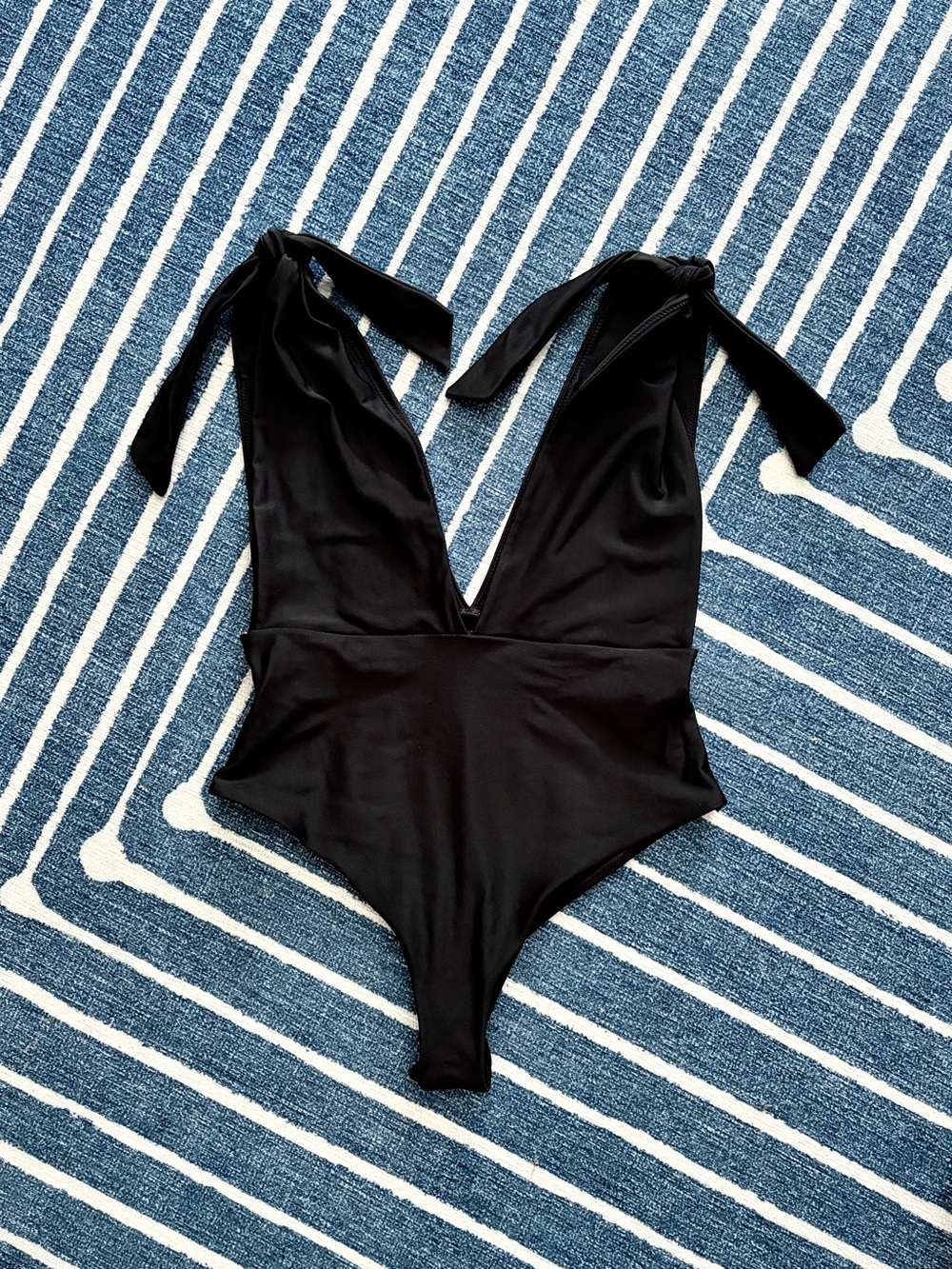AERIE TIE STRAP ONE PIECE
SWIMSUIT in black